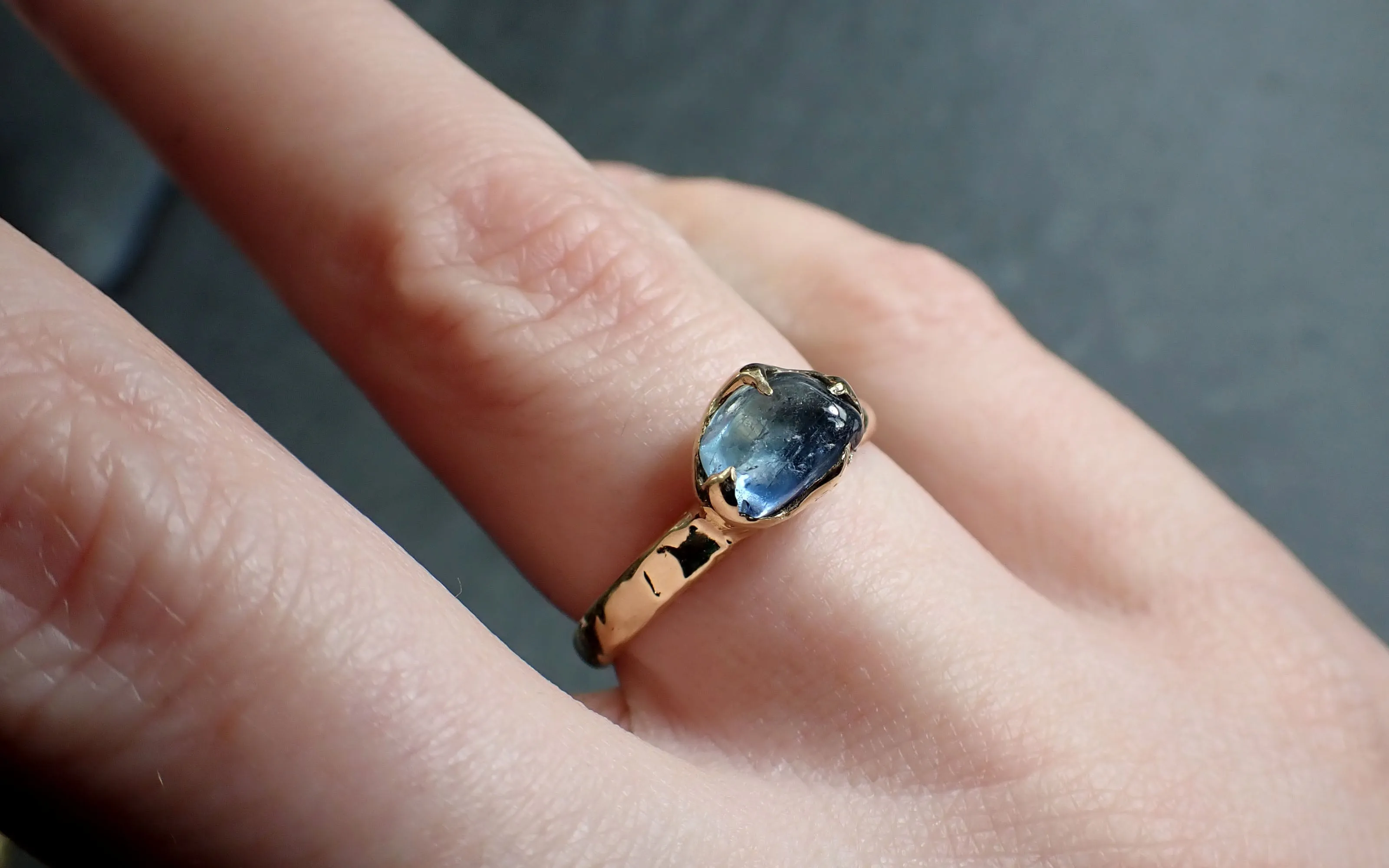 Sapphire tumbled yellow 18k gold Solitaire blue tumbled gemstone ring 2816