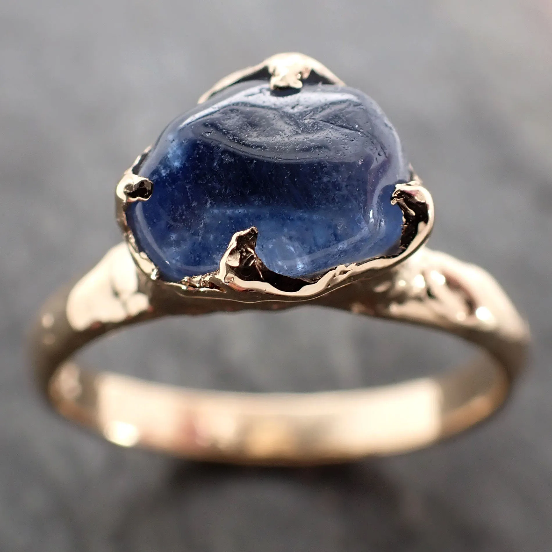 Sapphire tumbled yellow 18k gold Solitaire blue tumbled gemstone ring 2891