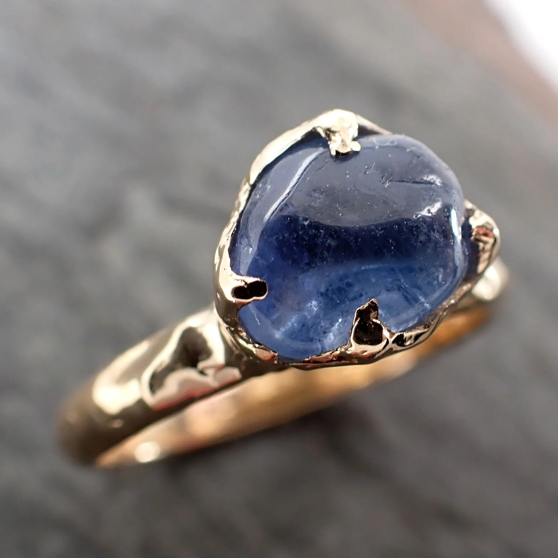 Sapphire tumbled yellow 18k gold Solitaire blue tumbled gemstone ring 2891