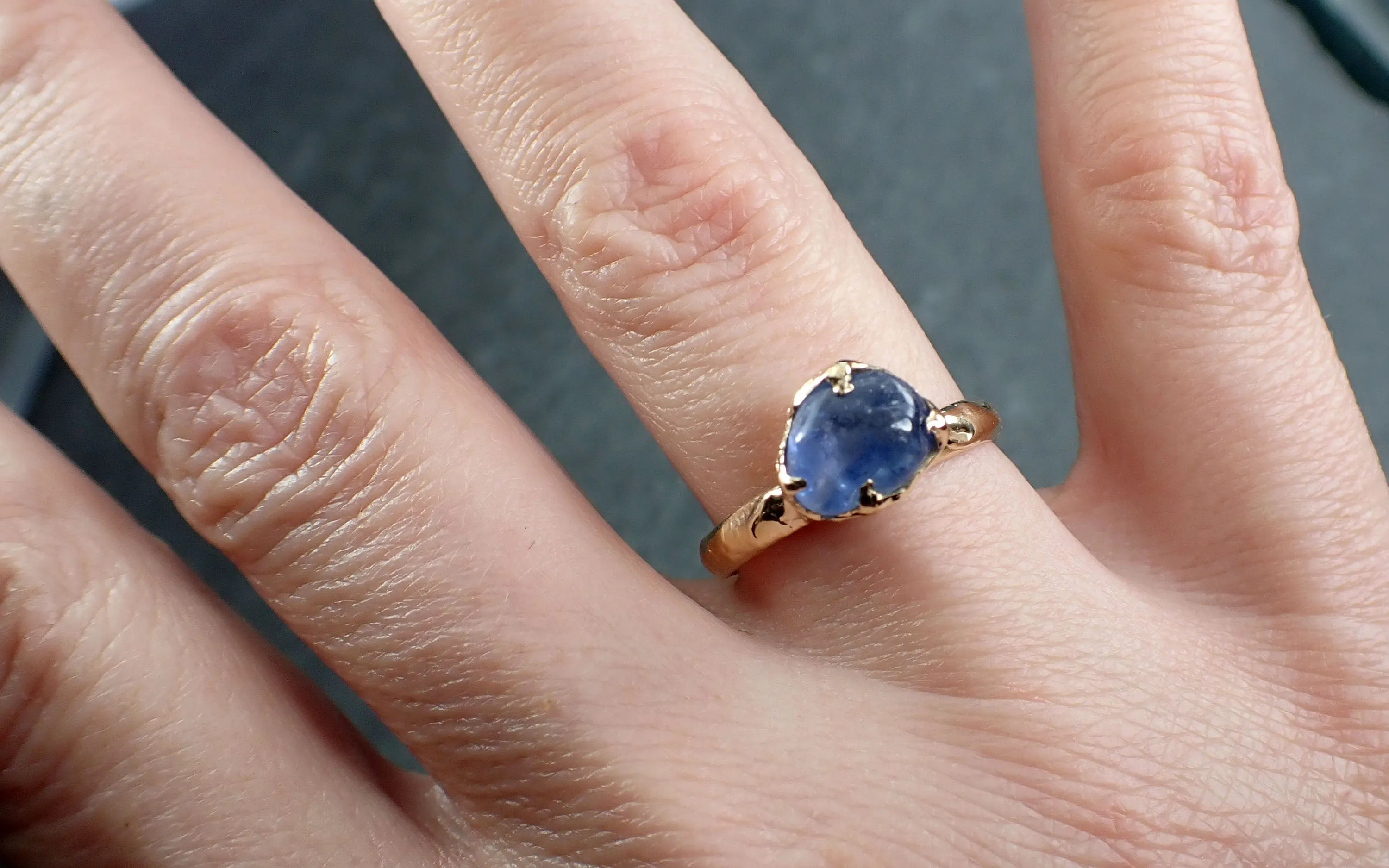 Sapphire tumbled yellow 18k gold Solitaire blue tumbled gemstone ring 2891