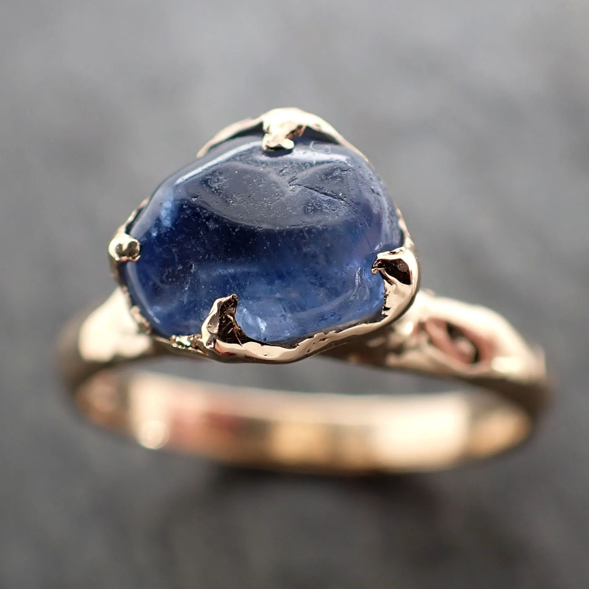 Sapphire tumbled yellow 18k gold Solitaire blue tumbled gemstone ring 2891
