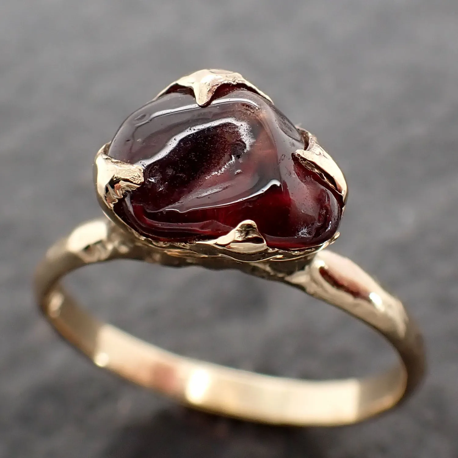 Sapphire tumbled yellow 18k gold Solitaire gemstone ring 2638