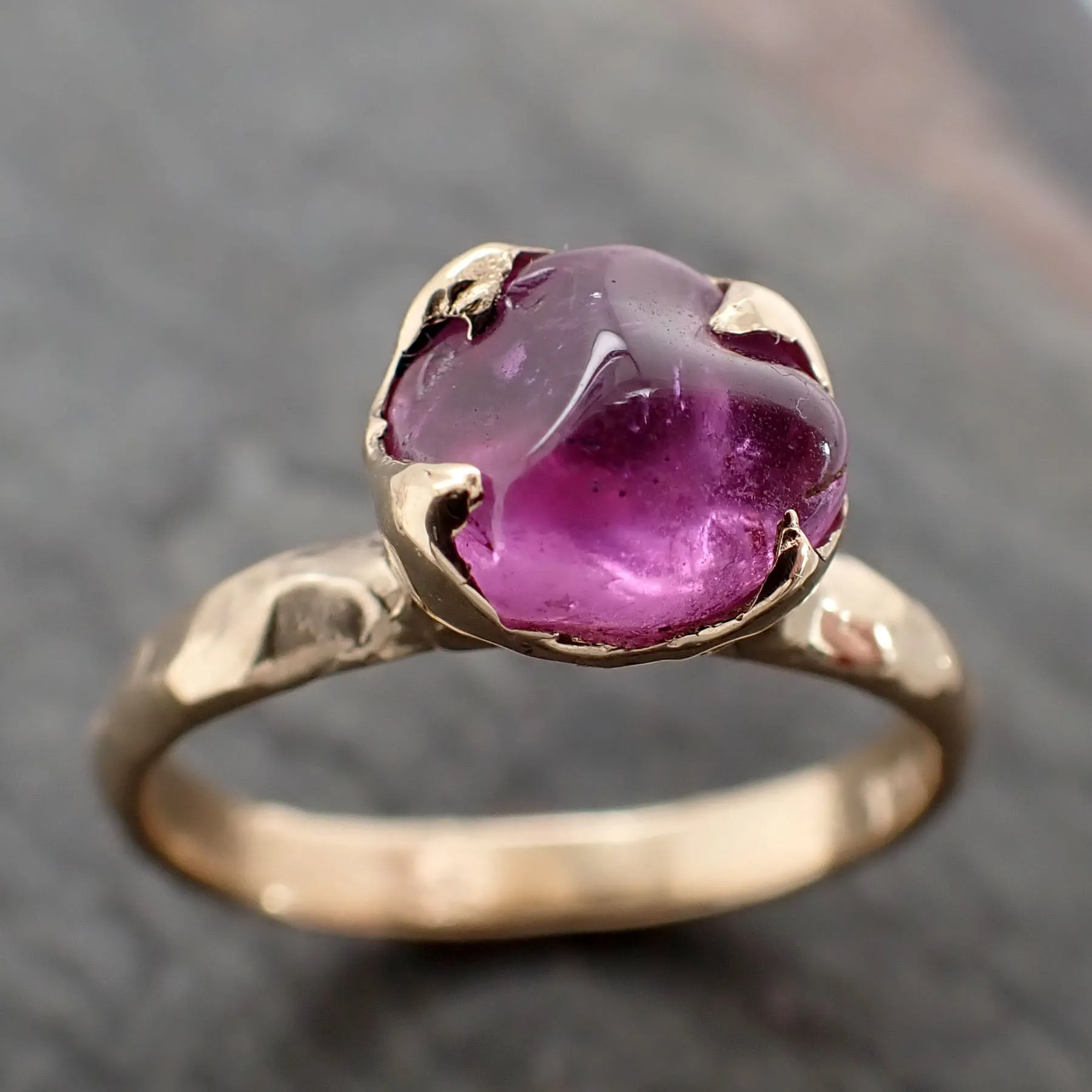 Sapphire tumbled yellow 18k gold Solitaire pink tumbled gemstone ring 2810