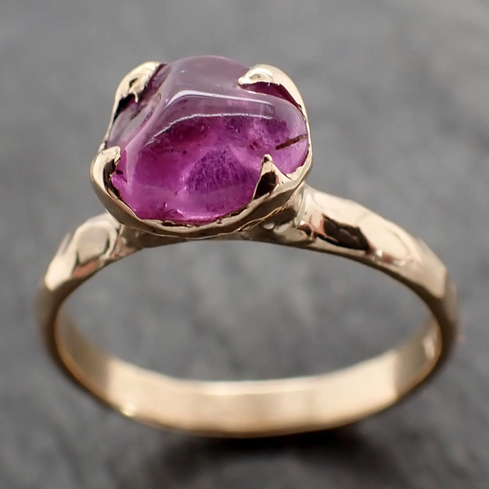 Sapphire tumbled yellow 18k gold Solitaire pink tumbled gemstone ring 2810