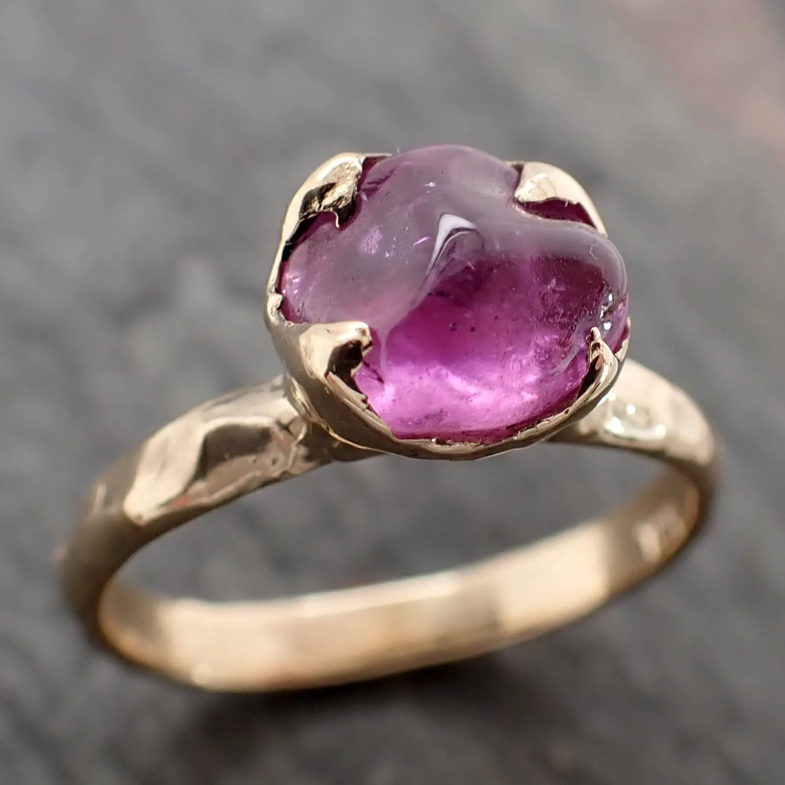 Sapphire tumbled yellow 18k gold Solitaire pink tumbled gemstone ring 2810