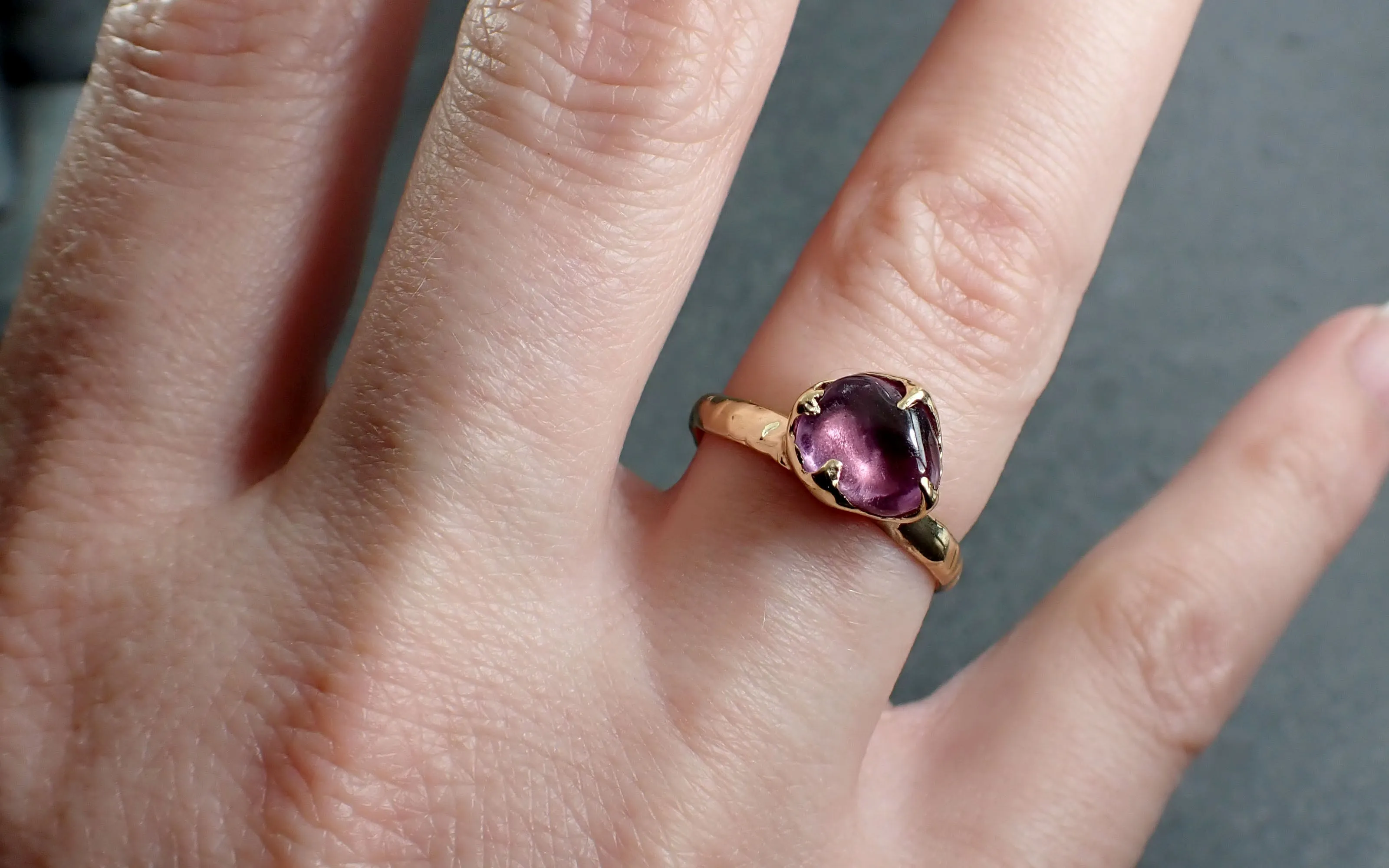 Sapphire tumbled yellow 18k gold Solitaire pink tumbled gemstone ring 2815