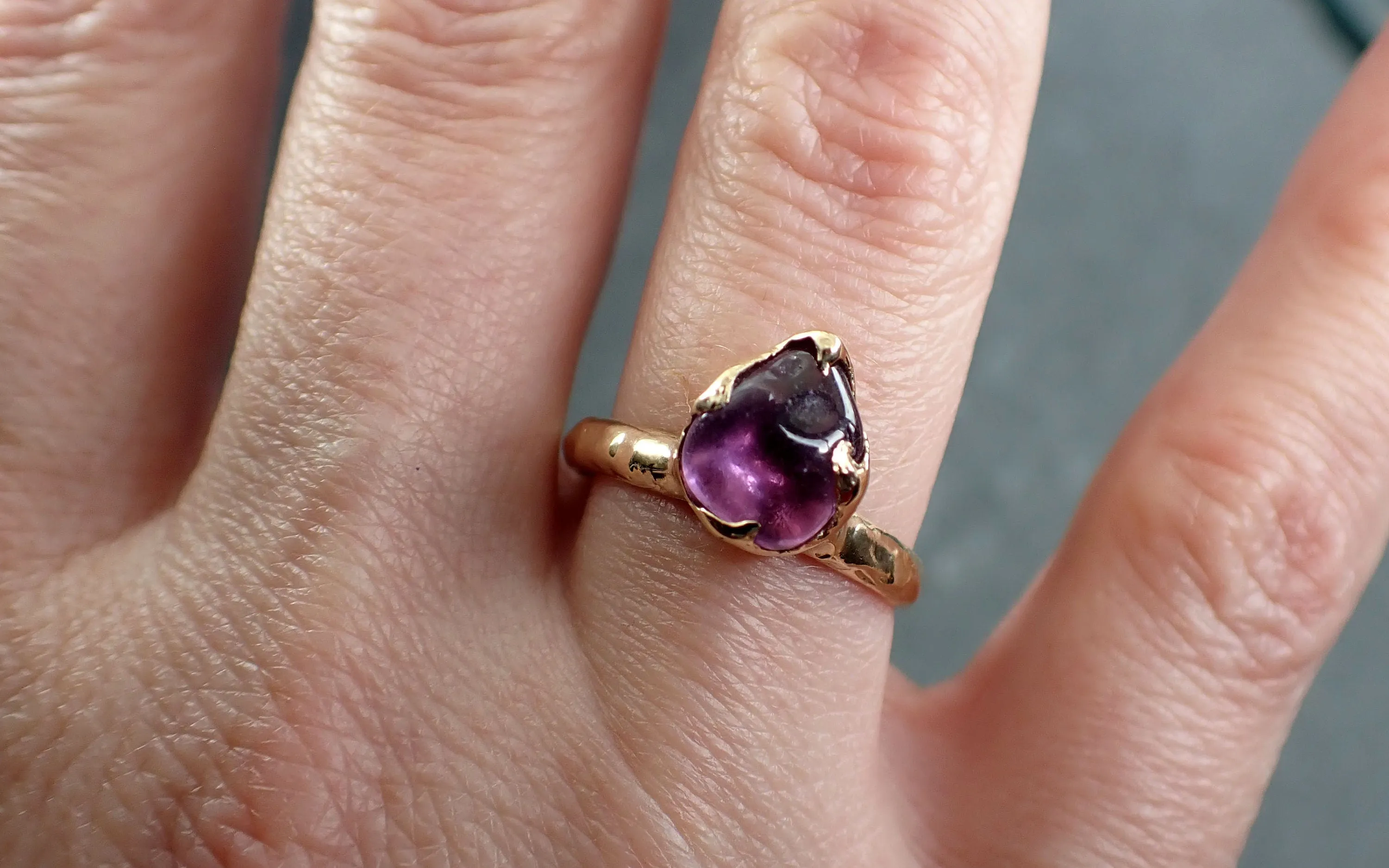 Sapphire tumbled yellow 18k gold Solitaire pink tumbled gemstone ring 2893