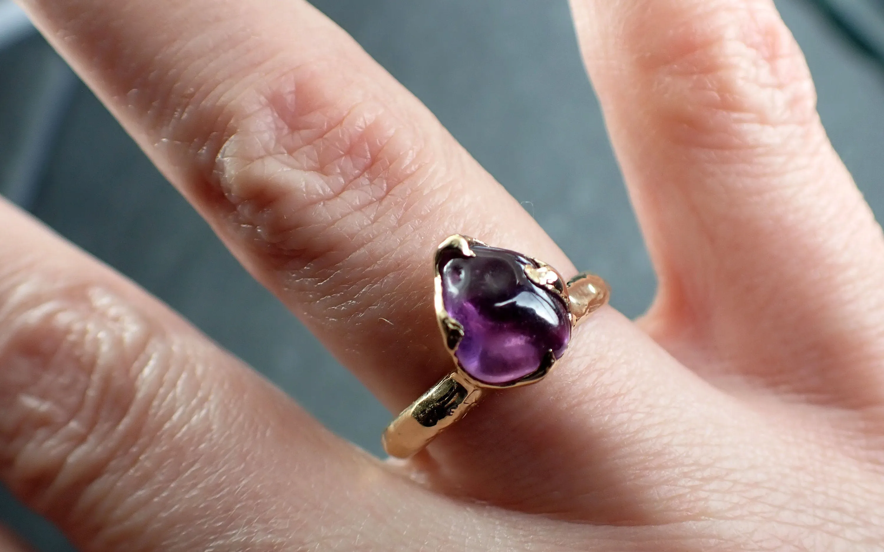 Sapphire tumbled yellow 18k gold Solitaire pink tumbled gemstone ring 2893