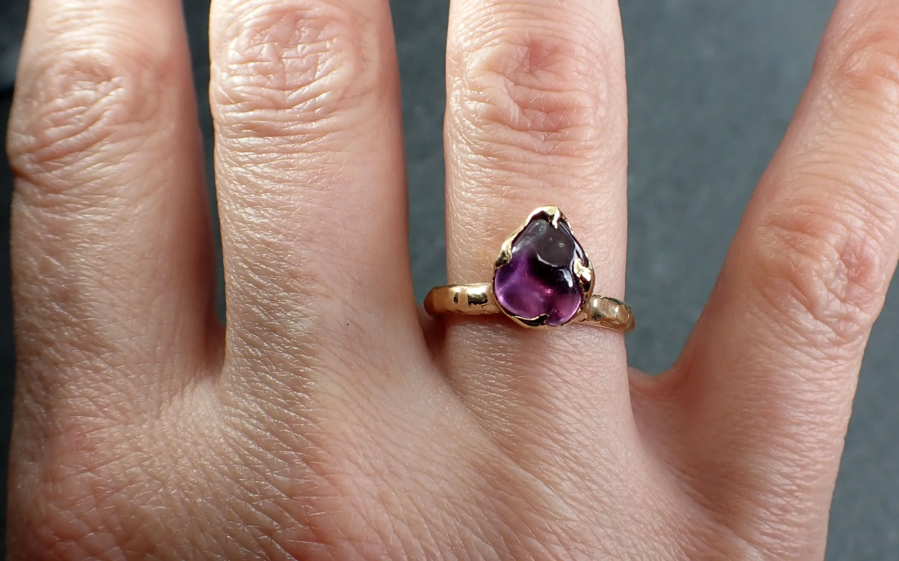 Sapphire tumbled yellow 18k gold Solitaire pink tumbled gemstone ring 2893