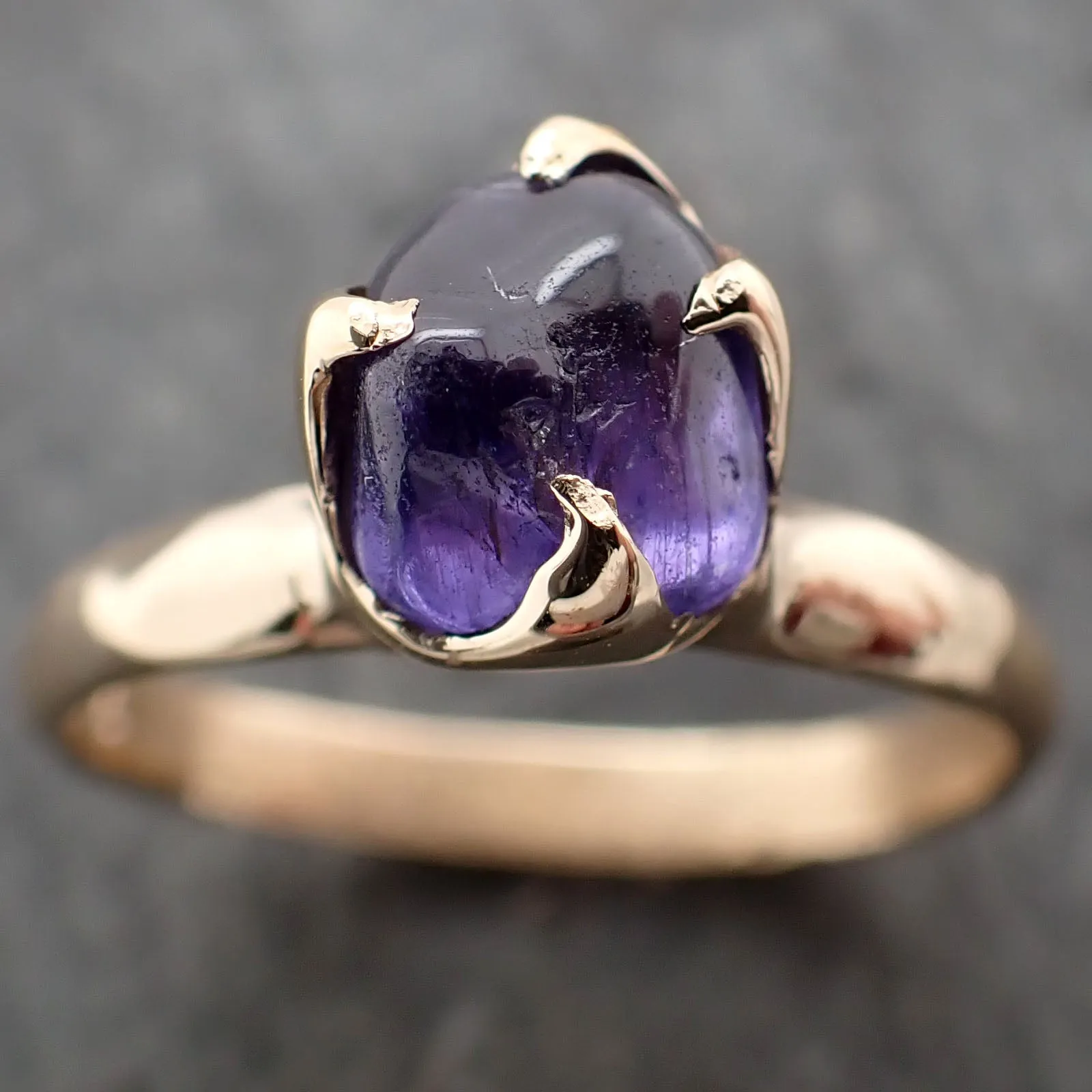 Sapphire tumbled yellow 18k gold Solitaire purple tumbled gemstone ring 2799