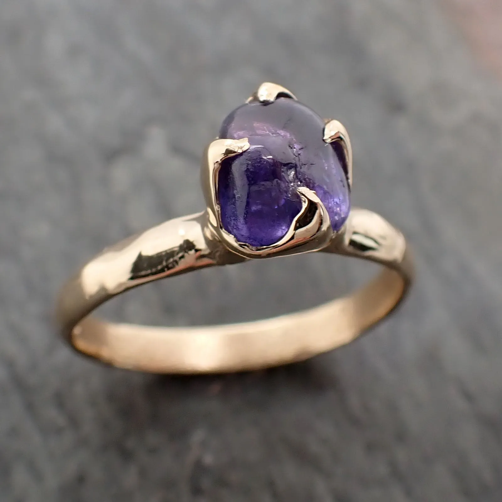 Sapphire tumbled yellow 18k gold Solitaire purple tumbled gemstone ring 2799