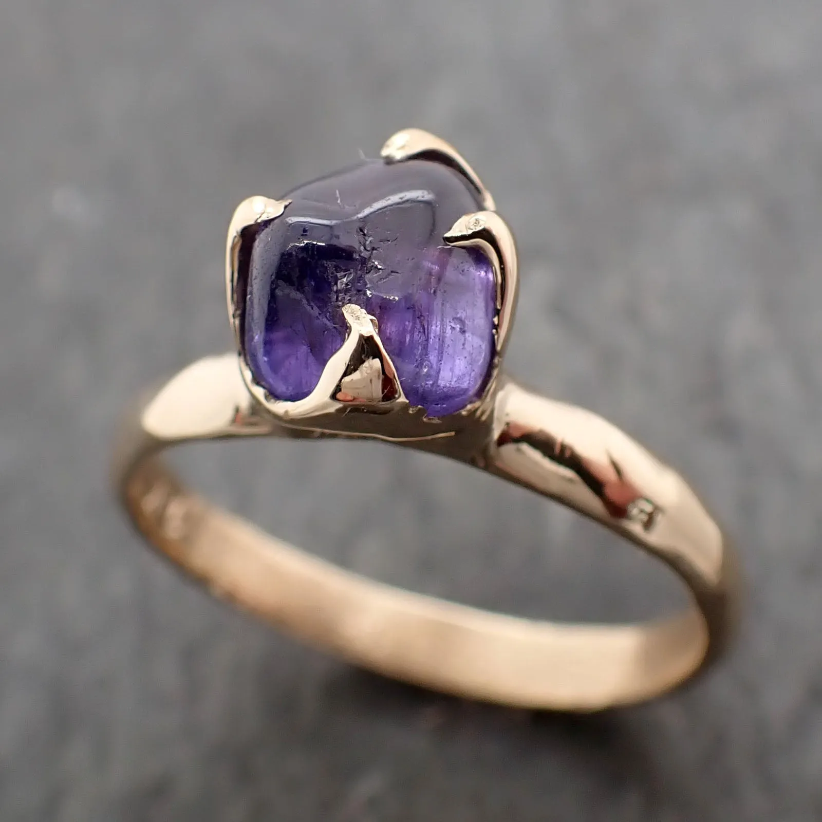 Sapphire tumbled yellow 18k gold Solitaire purple tumbled gemstone ring 2799