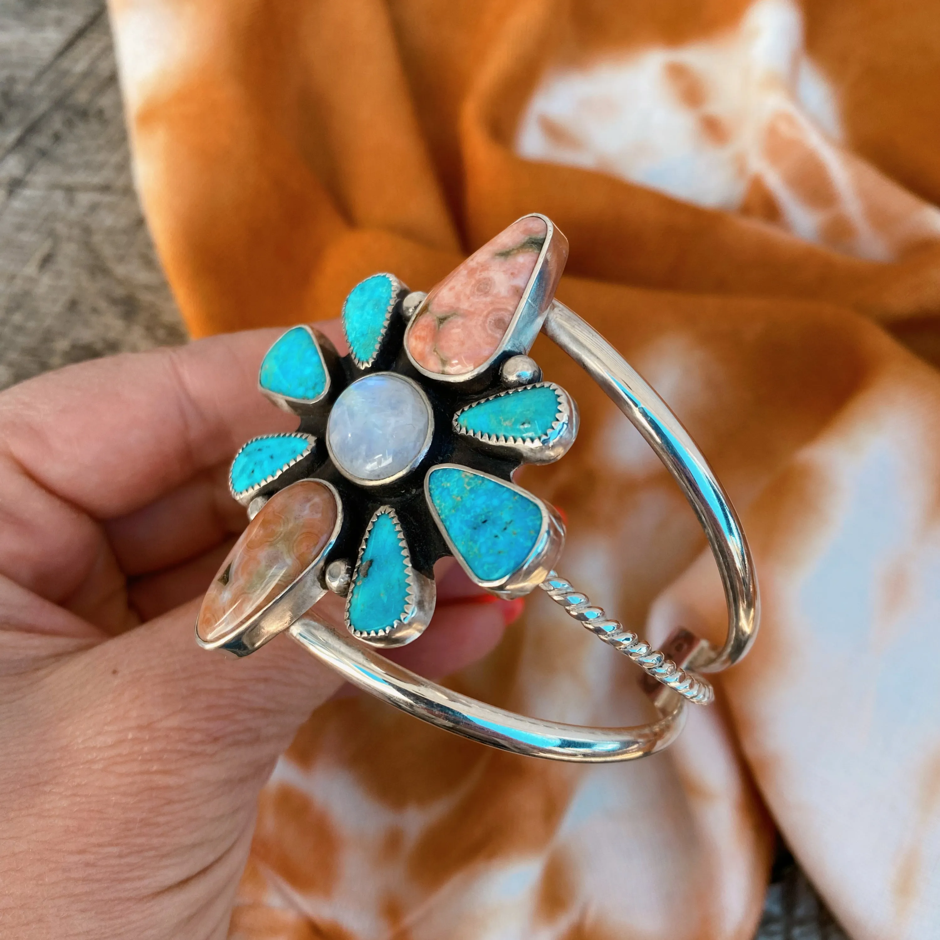 SUPER BLOOM CUFF - No. 1