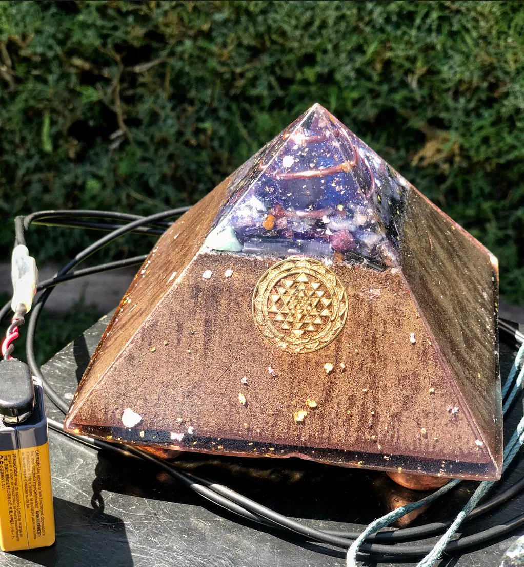 The "Jumbo Giza Equalizer" - Pulsed Radionics Orgone Pyramid, 6x6” Base
