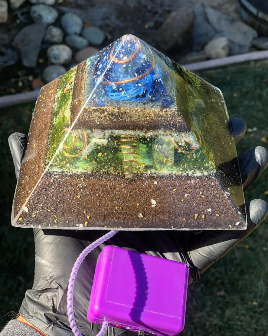 The "Jumbo Giza Equalizer" - Pulsed Radionics Orgone Pyramid, 6x6” Base