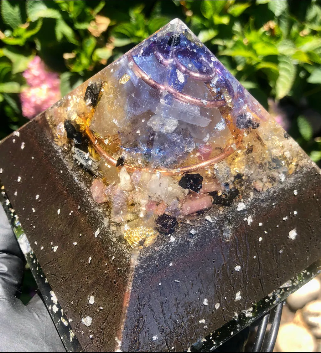 The "Jumbo Giza Equalizer" - Pulsed Radionics Orgone Pyramid, 6x6” Base