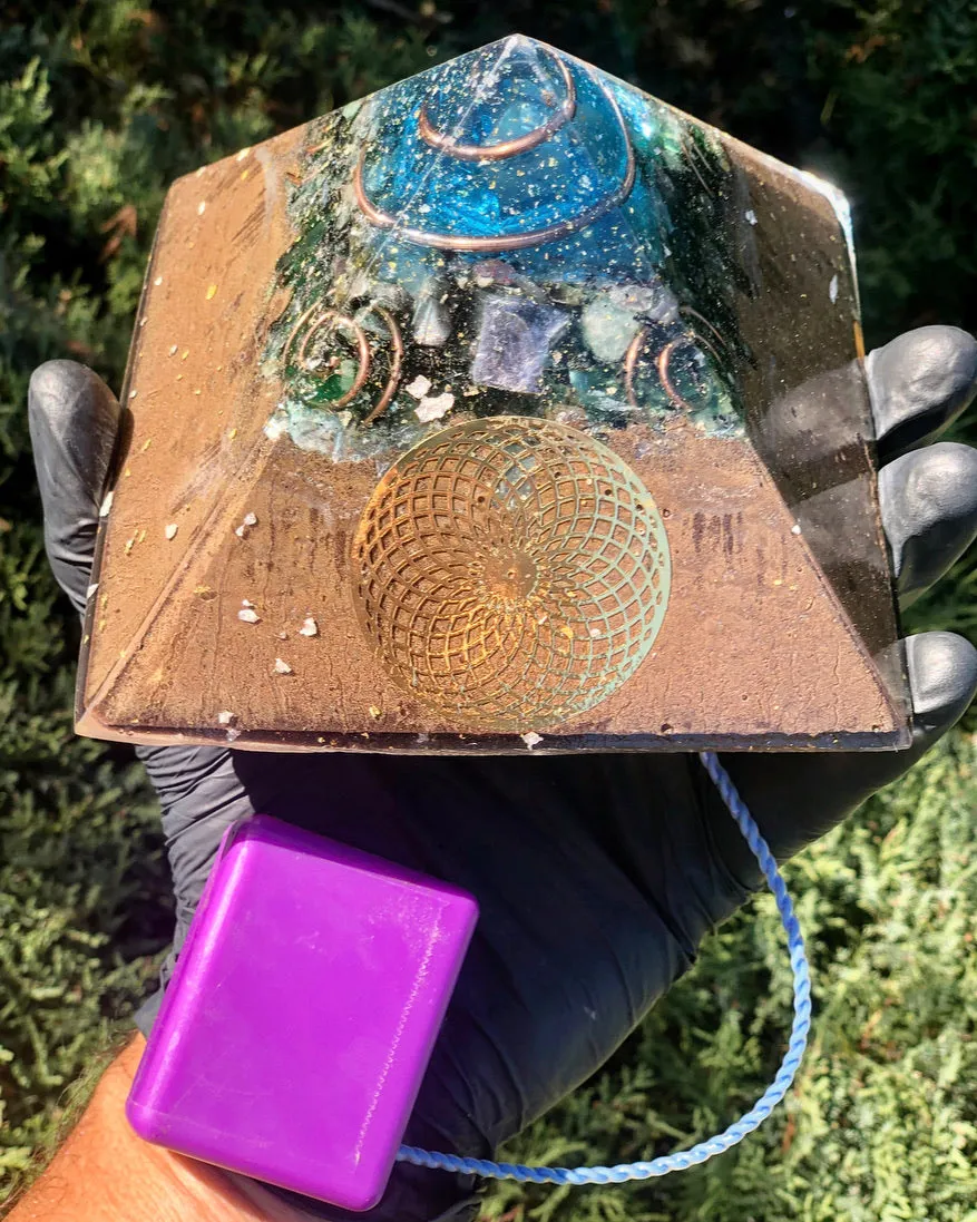 The "Jumbo Giza Equalizer" - Pulsed Radionics Orgone Pyramid, 6x6” Base