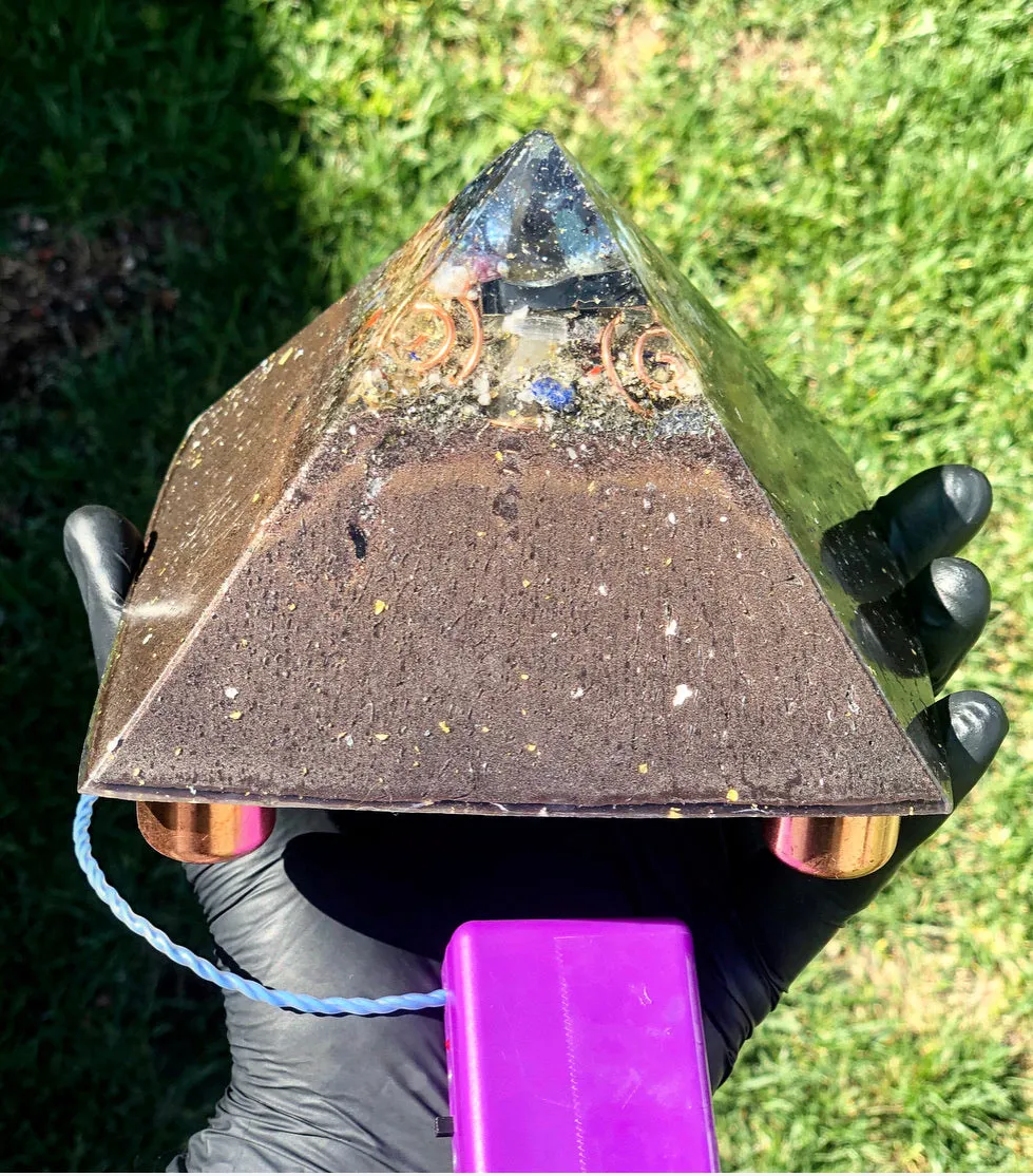 The "Jumbo Giza Equalizer" - Pulsed Radionics Orgone Pyramid, 6x6” Base