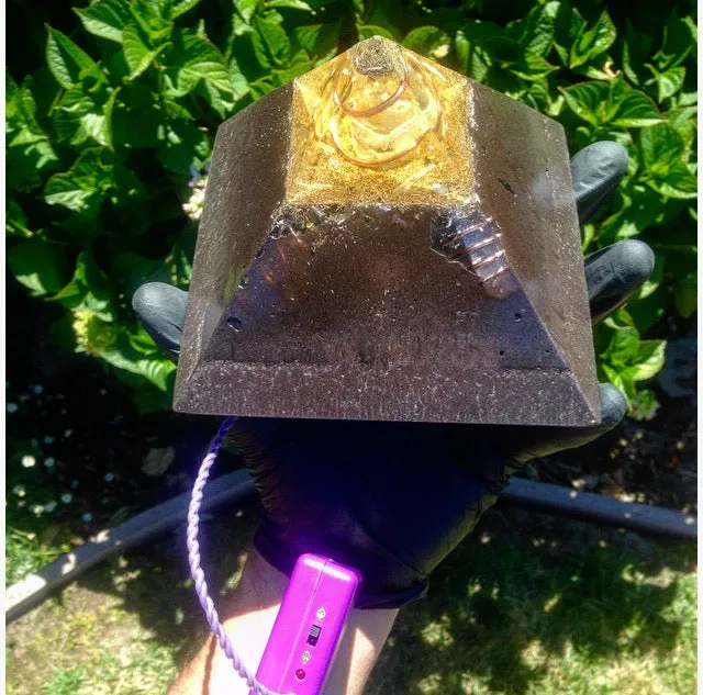 The "Jumbo Giza Equalizer" - Pulsed Radionics Orgone Pyramid, 6x6” Base