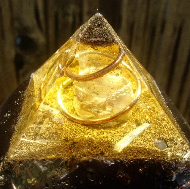 The "Jumbo Giza Equalizer" - Pulsed Radionics Orgone Pyramid, 6x6” Base